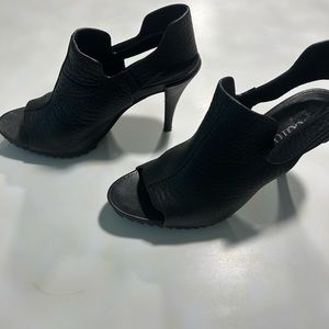 Size 39eu/8.5us Pedro Garcia Black 4” heels